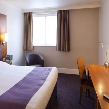 Premier Inn Колчестер Экстерьер фото