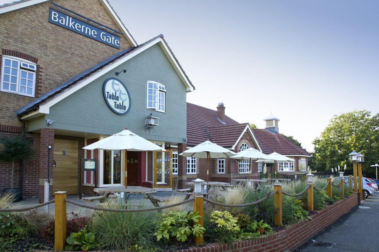 Premier Inn Колчестер Экстерьер фото