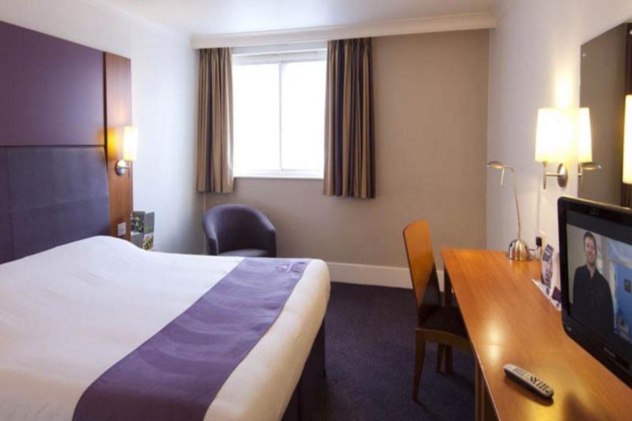 Premier Inn Колчестер Экстерьер фото