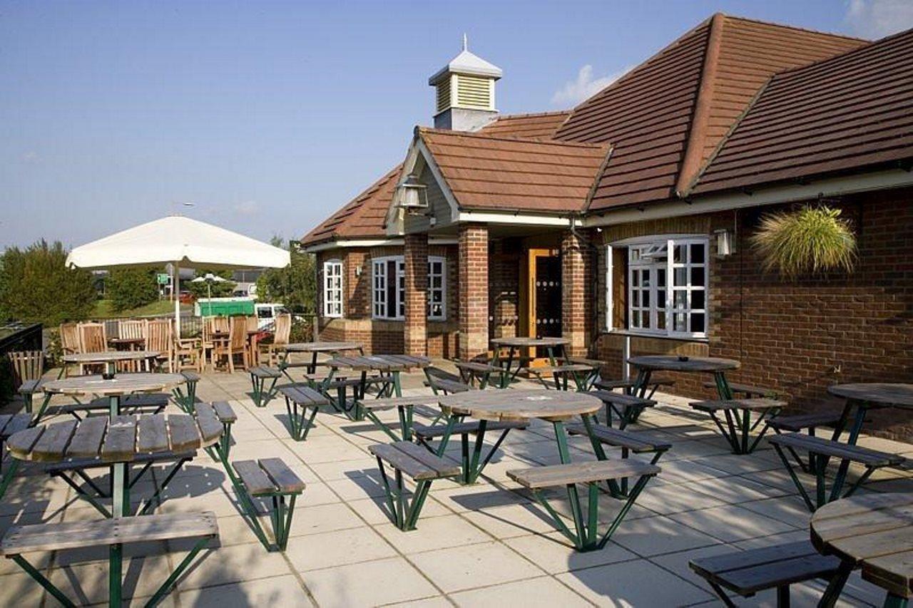 Premier Inn Колчестер Экстерьер фото