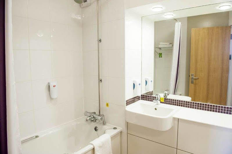 Premier Inn Колчестер Экстерьер фото